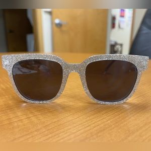 Pair Eyewear “Murphy” Cover